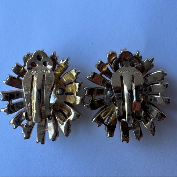 Vintage Crown Trifari Aurora Borealis Gold Tone Flower Sunburst Clip On Earrings - Picture 4 of 6